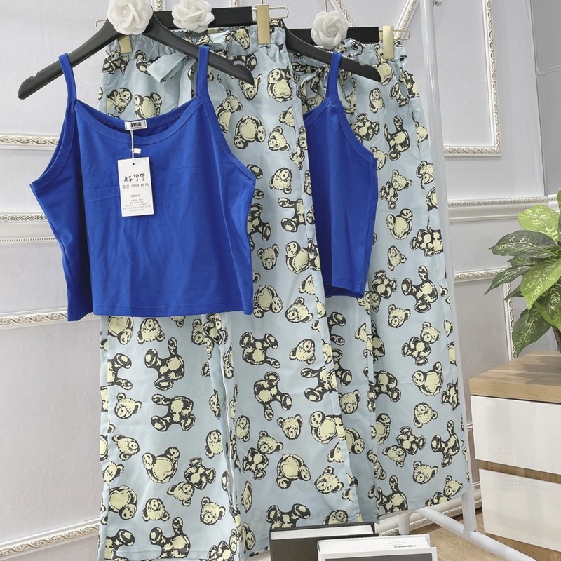 Set áo ba lỗ cotton mix quần lụa ống rộng màu xanh coban Áo 2 dây quần xớ suông hoạ tiết gấu