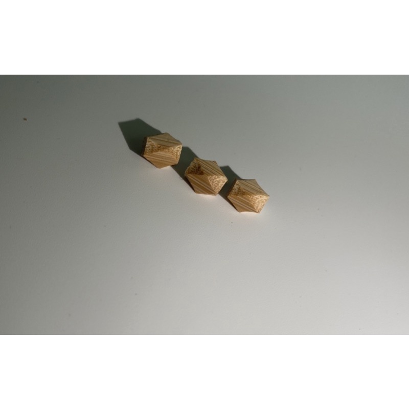 Bộ 3 viên bi, vấu chân lồng khuyên siêu nét phí cực đẹp.