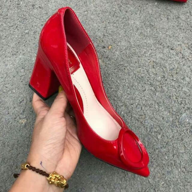 Cửa hàng hiền mít xin kính chào quý khách. Hãy đến vs shop e để đc phục vụ nhiệt tình ạ. Giầy thể thao, giầy cao gót....