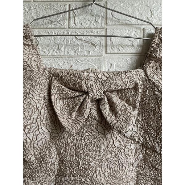 Đầm xốp cổ vuông