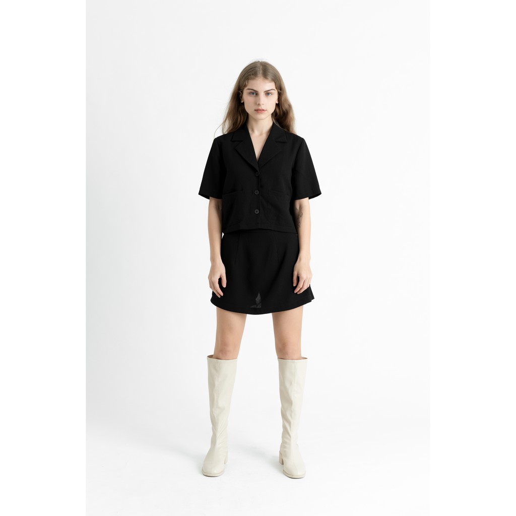 Áo khoác nữ màu đen tay ngắn Croped Short Sleeve Blazer | BigBuy360 - bigbuy360.vn