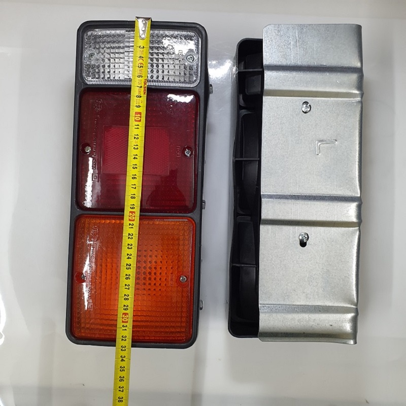Đèn hậu xe tải  lắp cho xe tải thùng Hyundai 2.5 tấn, 5 tấn, có nắp sắt. Hàng Việt Nam Chất lượng cao