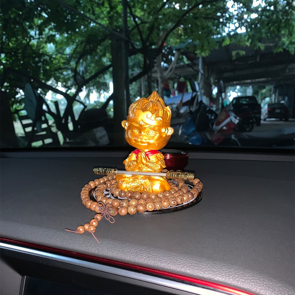 Tượng Tôn Ngộ Không Để Trang Trí Taplo Ô Tô - Có Tặng Kèm Đế Dán, Gậy Thép Kim Cô Và Vòng Gỗ