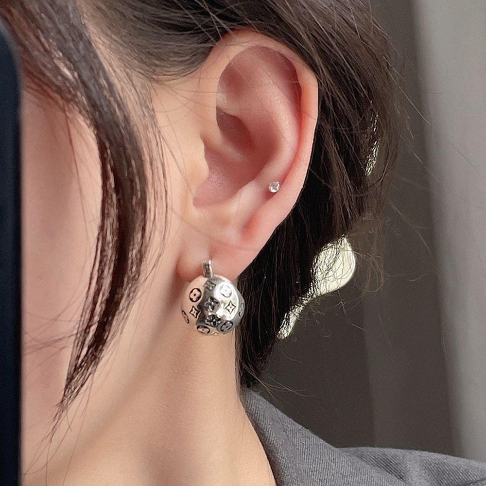 Bông Tai Hình Cỏ Bốn Lá Đính Bóng Tròn Đơn Giản Tinh Tế Cho Nữ