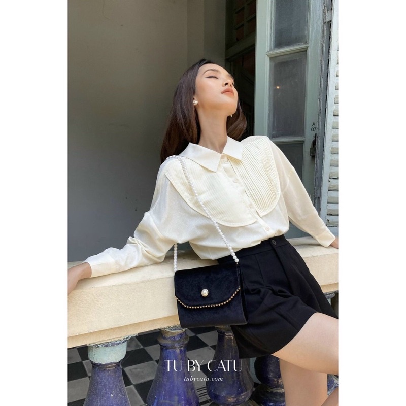 Sơ mi buộc nơ sau cổ