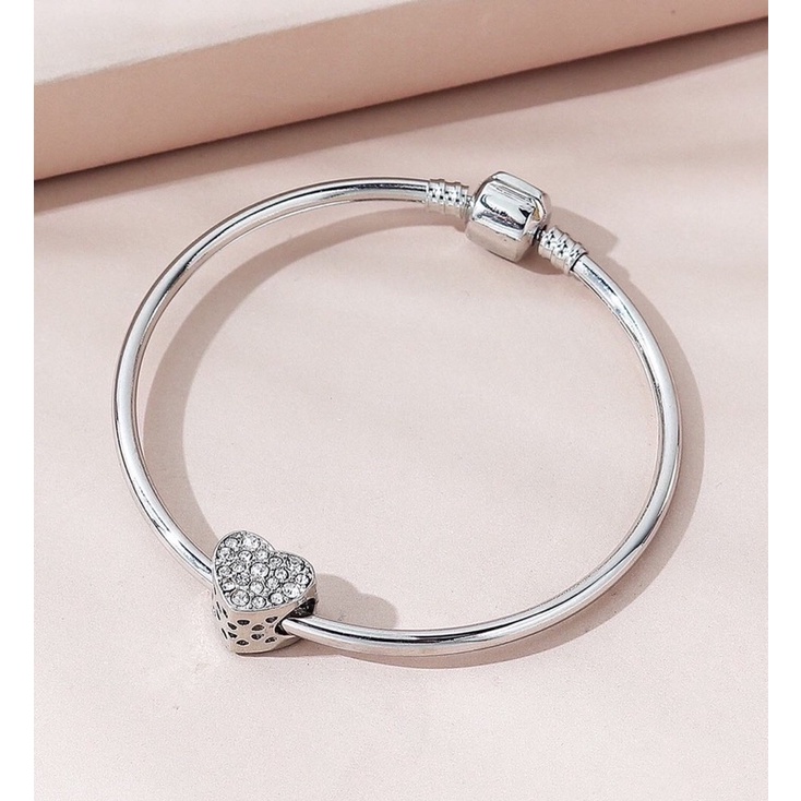 Vòng tay nữ chính hãng UK như Pandora sale cực tốt, phù hợp nhiều size tay