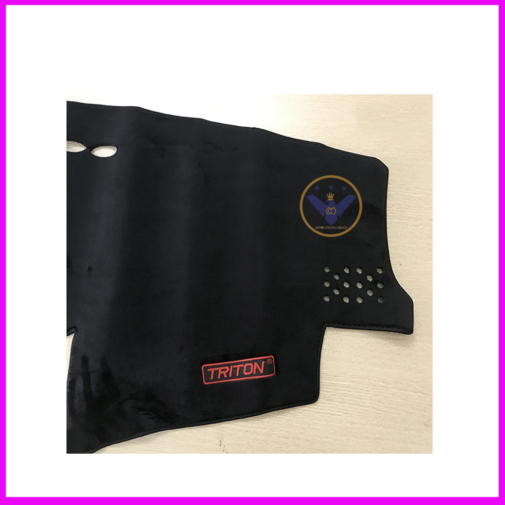 Thảm Taplo Mitsubishi Triton 2016-2022 Màu Đen Chất Liệu Da hoặc Nhung Lông Cừu Đế Có Chống Trượt