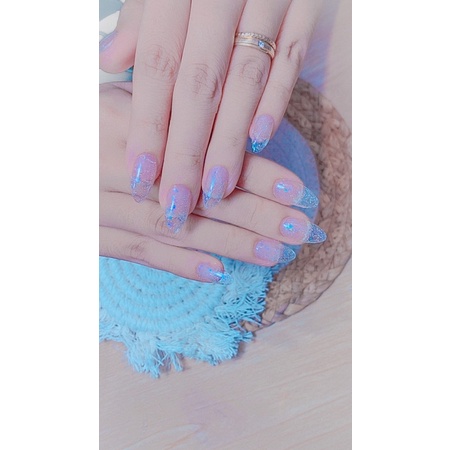 Nail box móng trong hiệu ứng flask ánh tím