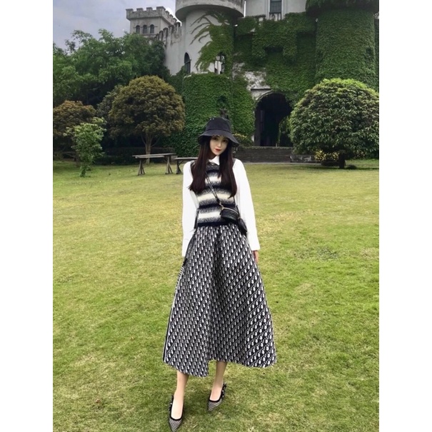 Chân váy dài dáng xoè hoạ tiết chữ D Dior CD cao cấp chất liệu vải jacquard