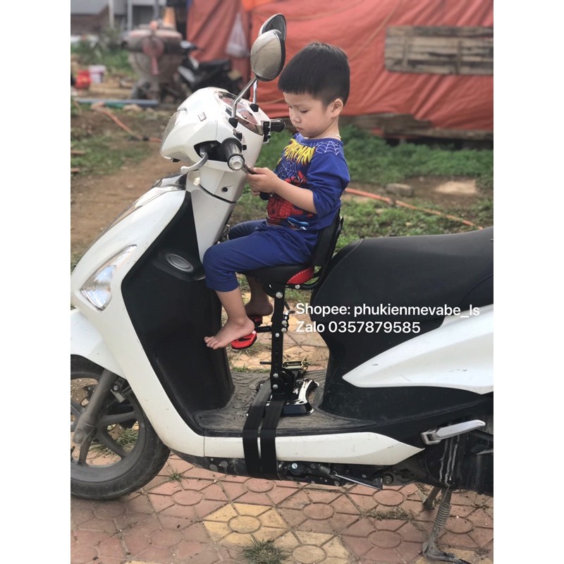 PE08-Ghế ngồi xe máy, xe máy điện cho bé từ 3-6 tuổi có giảm xốc, có tựa lưng, tay cầm