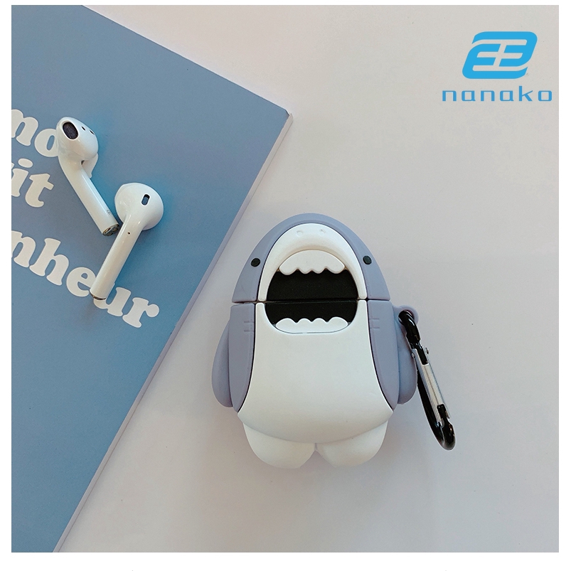 Vỏ bảo vệ hộp sạc tai nghe Bluetooh bằng Silicon thiết kế hình chú cá mập đáng yêu | BigBuy360 - bigbuy360.vn