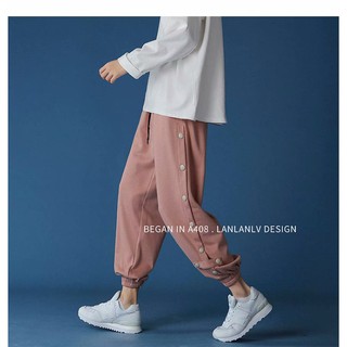 Men's style in loose - fitting pants