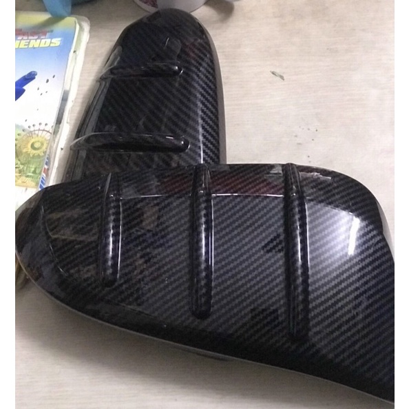 Ốp gương chiếu hậu cacbon xe Toyota Cross 2020- 2021 vân carbon cao cấp