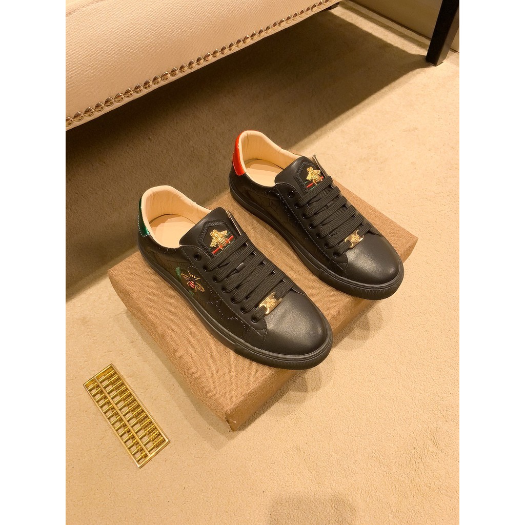 Giày sneakers nam da thật GUCCI GG GC thiết kế cổ điển, ấn tượng với mặt da in nổi logo và  họa tiết kinh điển