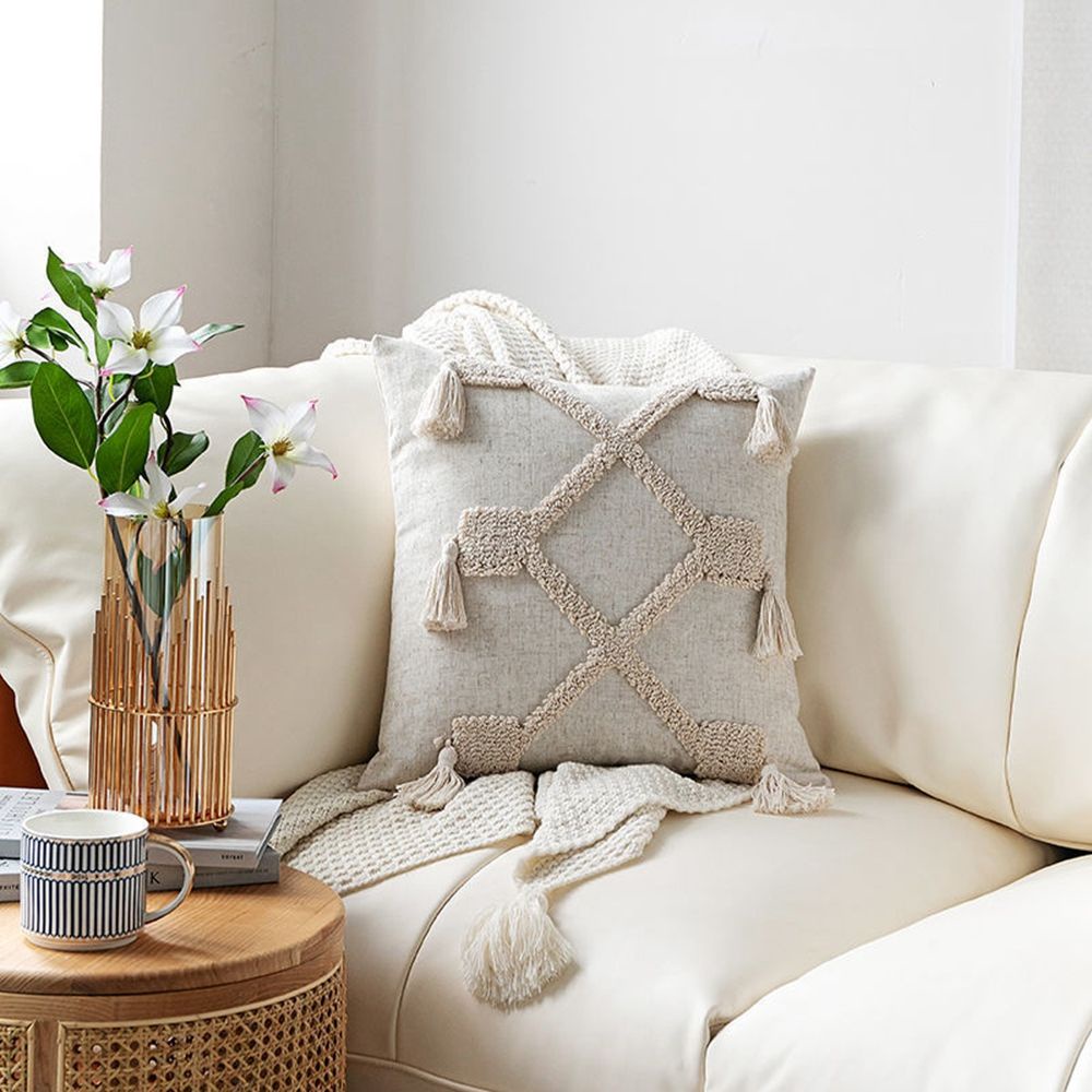 Áo gối cotton lanh handmade phối tua rua phong cách bohemian trang trí độc đáo