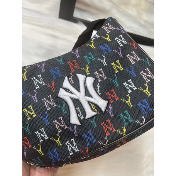 Túi xách nữ NY Monogram Hobo black