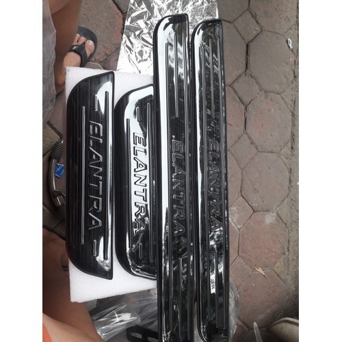 Bộ 8 ốp bậc trong ngoài elantra 2016 đến 2021 mẫu titan