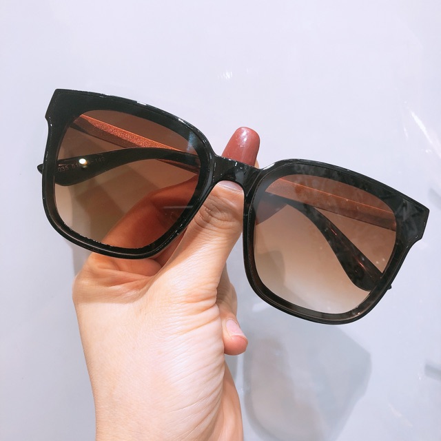 Kính mắt thời trang nữ