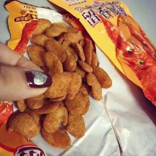 1 gói bim bim cánh gà . Gói 26g. Hạn sử dụng đến 12 tháng .