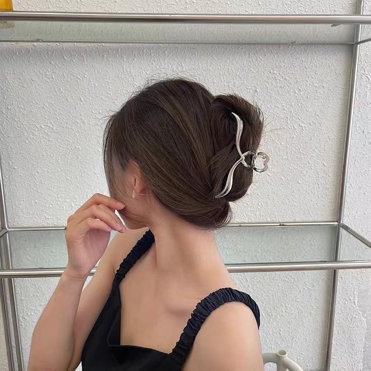 Kẹp tóc cá mập hình trái tim đơn giản kiểu Hàn Quốc thịnh hành