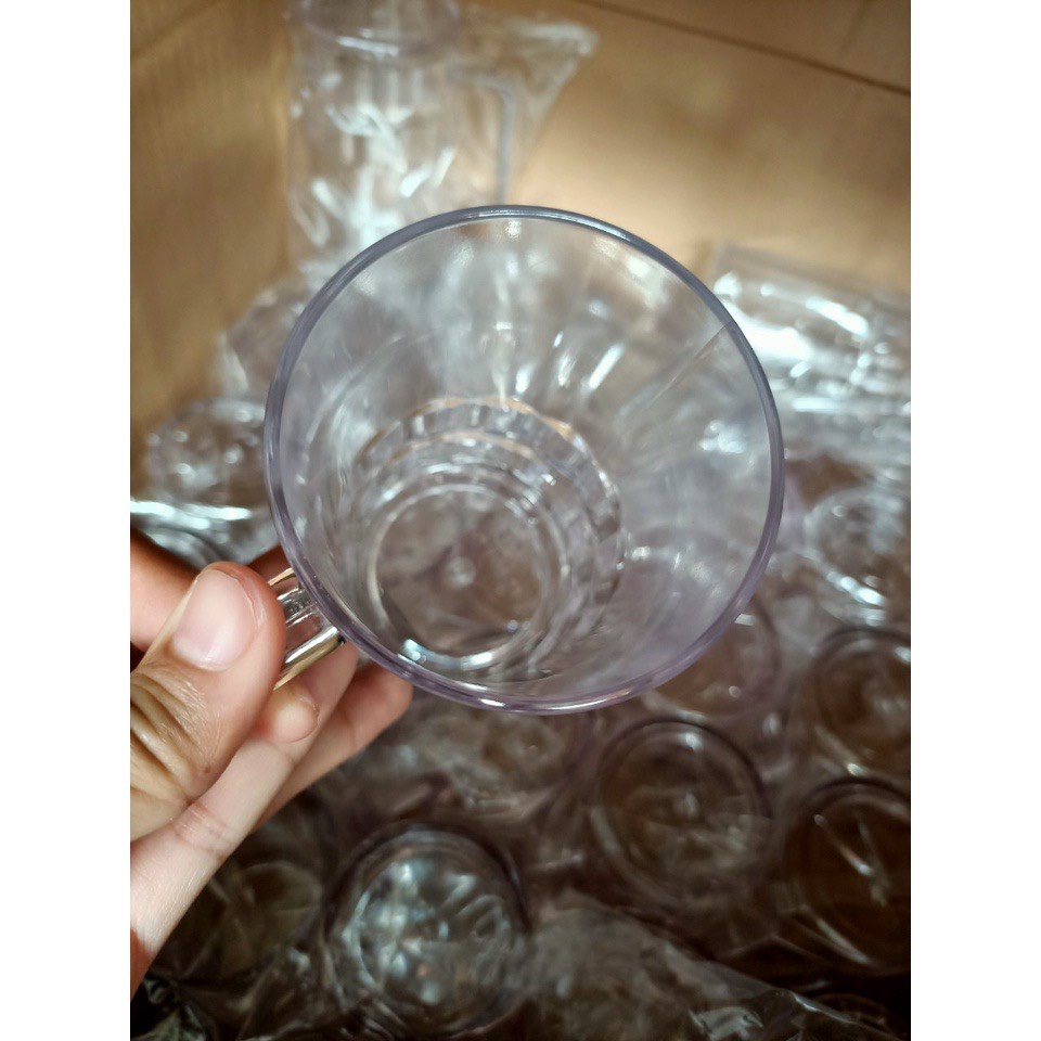 Cốc nhựa kính uống bia có quai acrylic siêu bền
