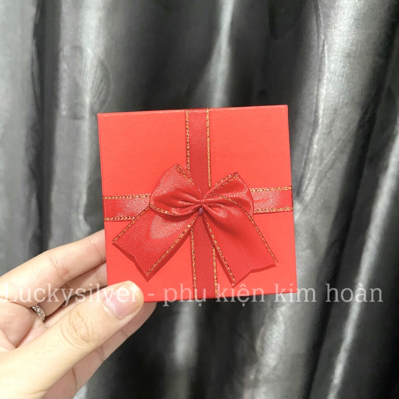 Hộp quà tặng, hộp đựng trang sức, bộ nhẫn, dây chuyền, bông tai hoặc vòng tay lắc tay - Hộp đựng quà có nơ màu đỏ
