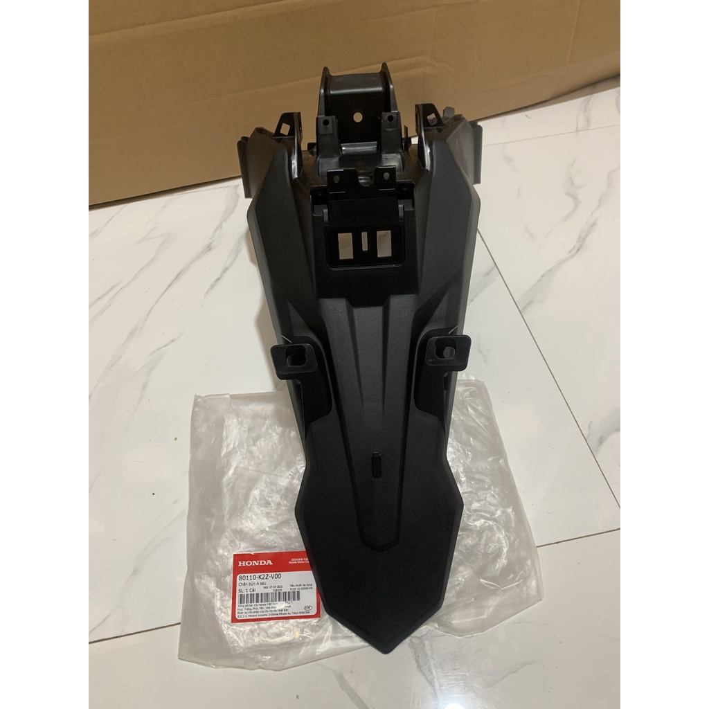 Chắn bùn sau - đuôi bắt biển HONDA AIR BLADE năm 2023.