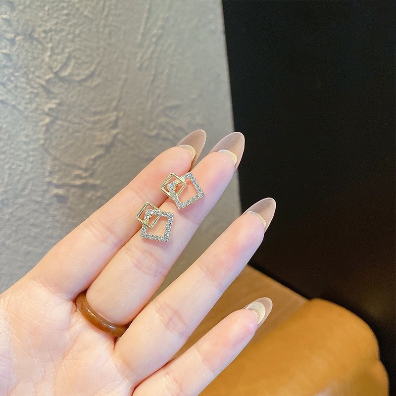 Khuyên Tai Nữ Đính Ngọc Trai Phong Cách Đơn Giản