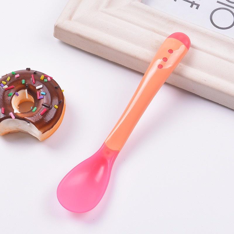 Muỗng báo nóng, thìa báo nóng giá rẻ cho bé ăn dặm