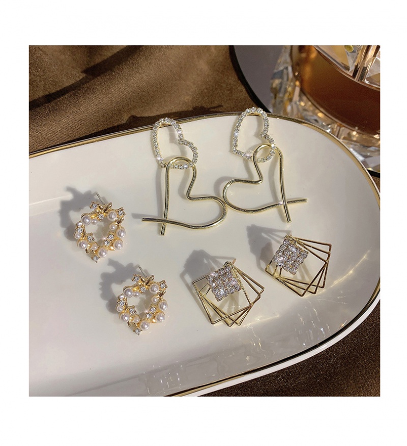 Khuyên Tai Nữ Hình Trái Tim Thời Trang Hàn Quốc Xinh Xắn