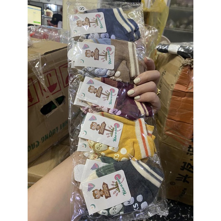 Tất / vớ cotton chống trơn trượt Kids Socks thoáng khí hoạ tiết đẹp cho bé 1 - 3 tuổi