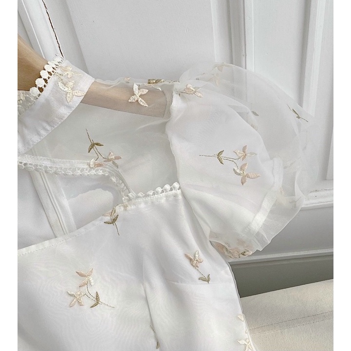 Đầm Voan Trắng Cổ Tàu Cut-out Ngực