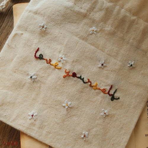 Túi màn thầu  thêu tay "love yourself" / Hand-embroidered Dumpling  bag "love yourself"