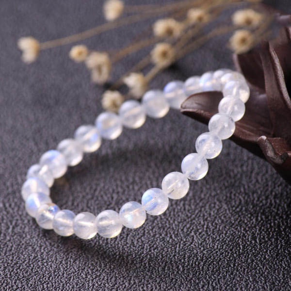 Vòng phong thủy TUDO Moonstone trắng ánh xanh hạt 5-6 mm cho nữ mệnh Kim và Thủy