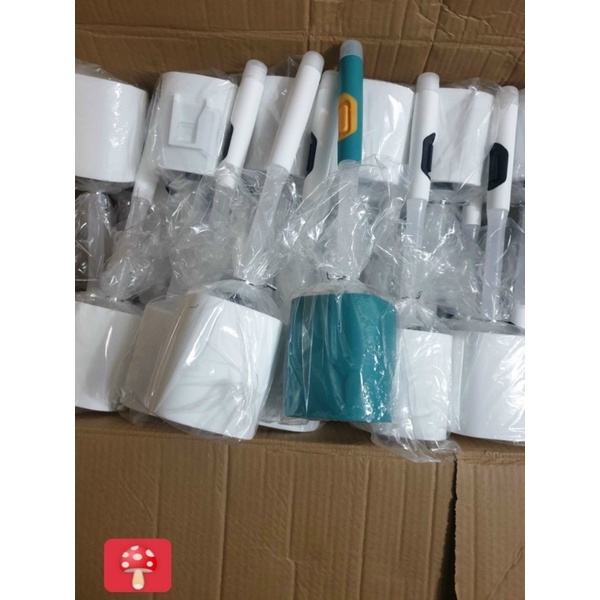 Cọ bồn cầu toilet tiện ích.