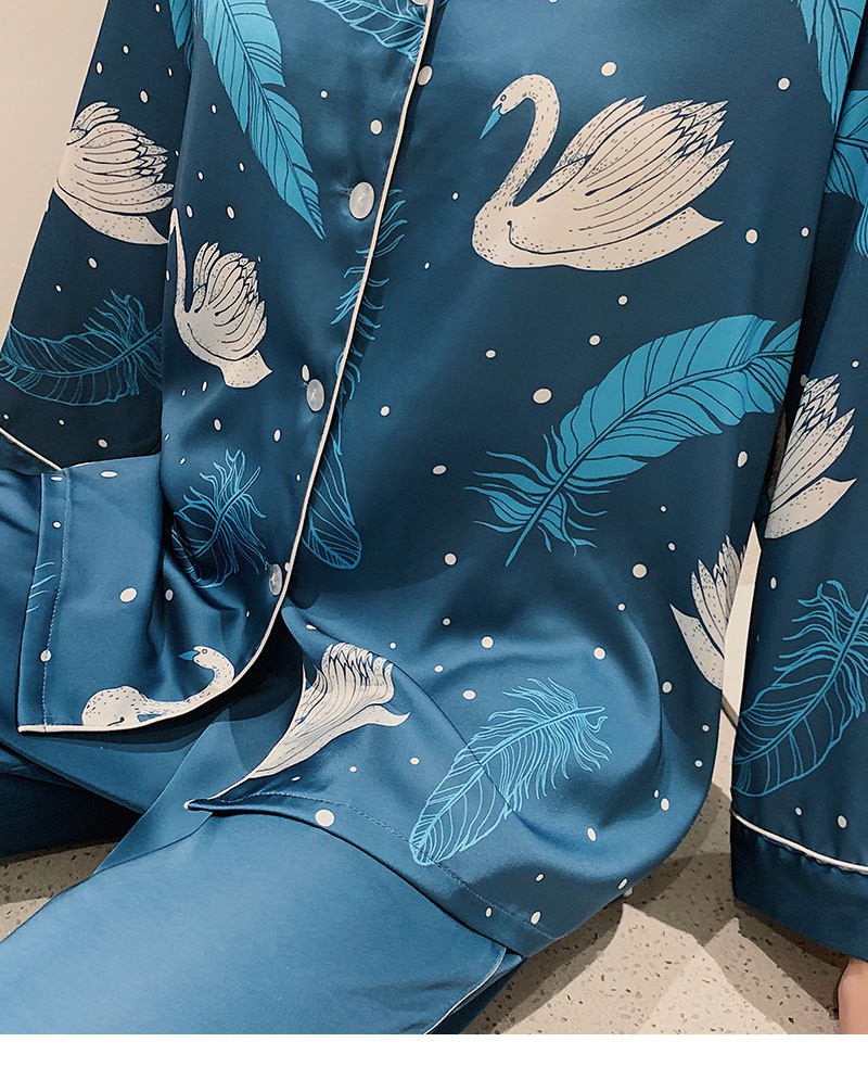 Bộ đồ ngủ dài chất lụa dành cho nữ