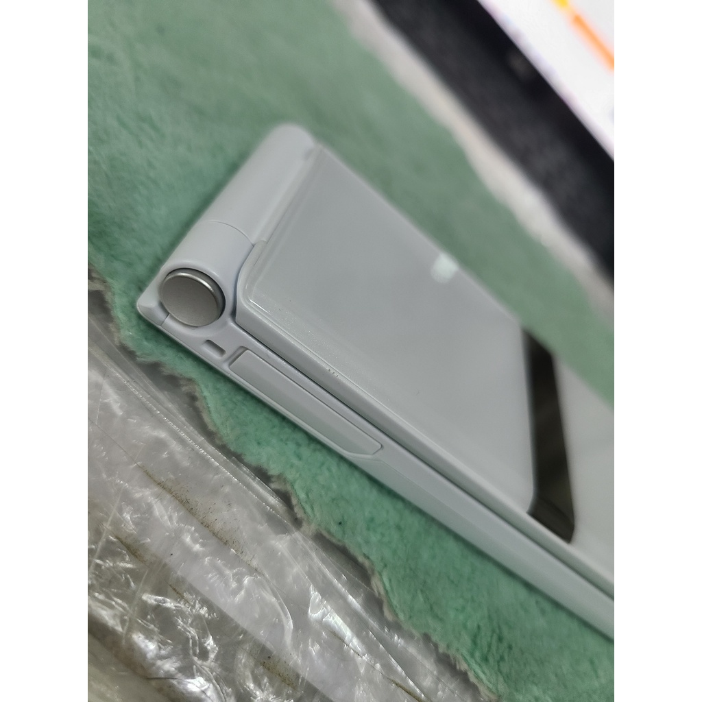 Điện thoại Fujitsu Arrows F-05G màu trắng