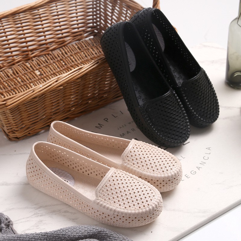 Giày Slipon Nữ Thời Trang Chất Da Có Lỗ Thoáng Mát Dễ Xỏ Tiện Lợi Đơn Giản