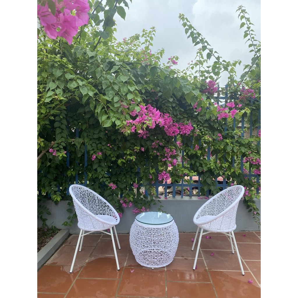 Bộ Bàn Ghế Ban Công Putin Gồm 1 Bàn Và 2 Ghế Giả Mây Lõi Thép Dùng Thư Giãn Trang Trí Phòng Khách Sân Vườn