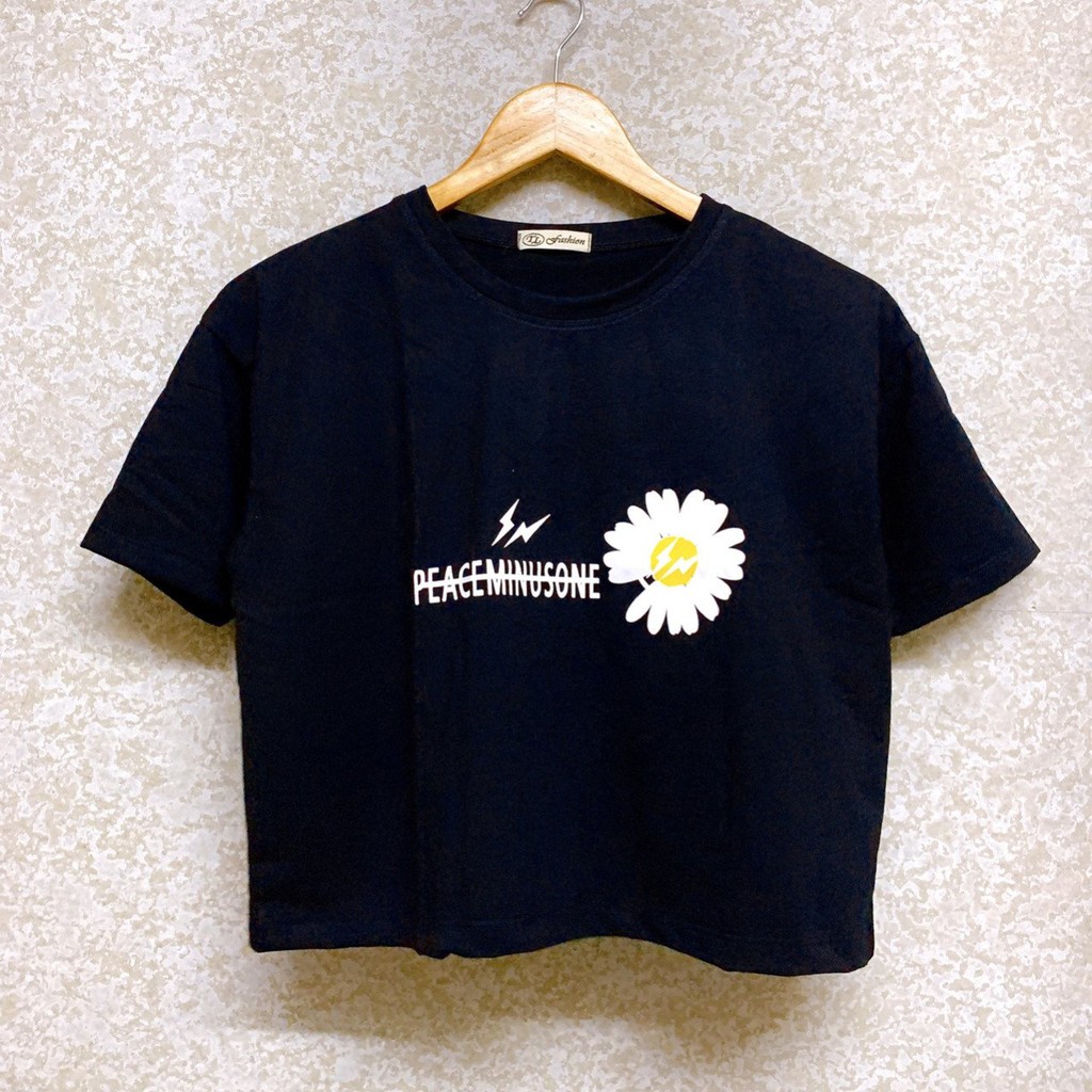 Áo thun croptop PEACEMINUSONE kèm họa tiết hoa cúc - Sỉ lẻ áo croptop