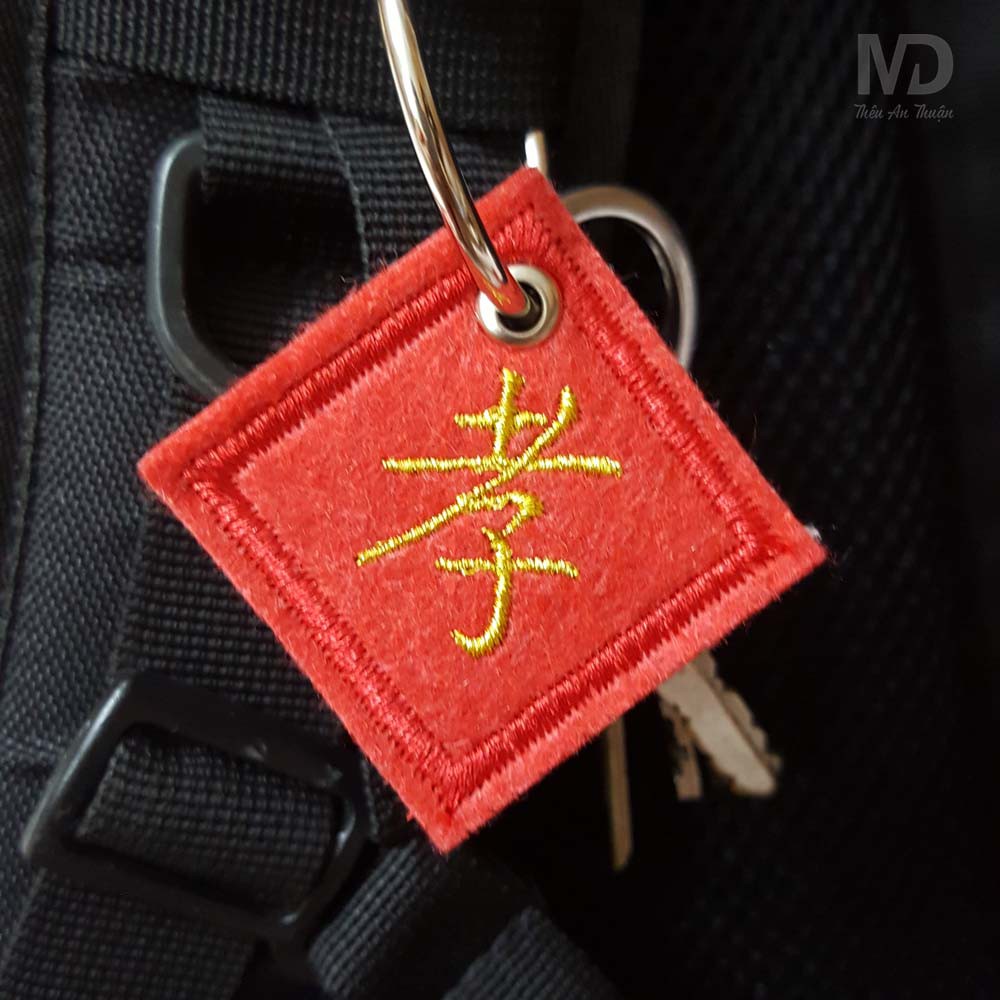 Móc treo chìa khóa vải thêu độc đáo - Chữ Hiếu - Chữ nôm