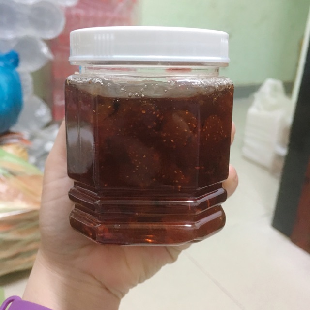 Mứt dâu đặc sản Đà Lạt.