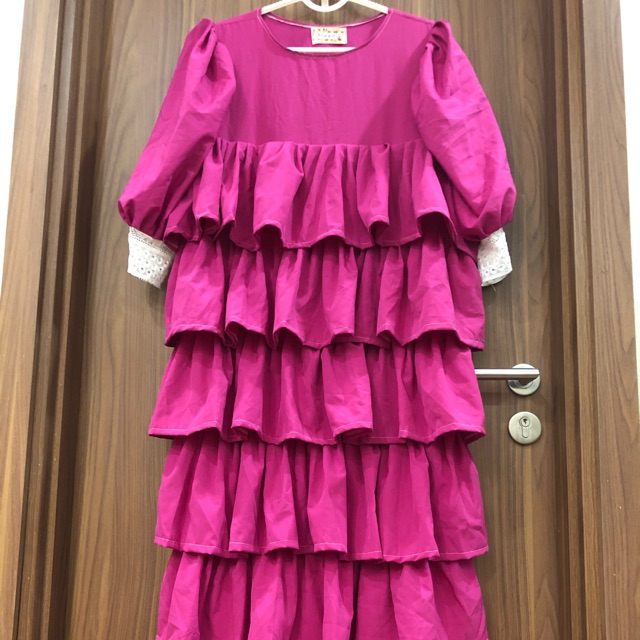 Váy tầng hồng Min