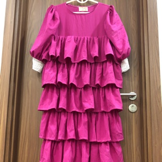 Váy tầng hồng Min