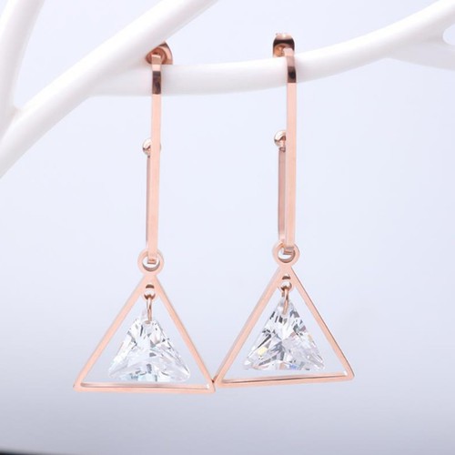 Bông Tai Tam Giác Tòn Ten Titan Ko Đen TT 2686