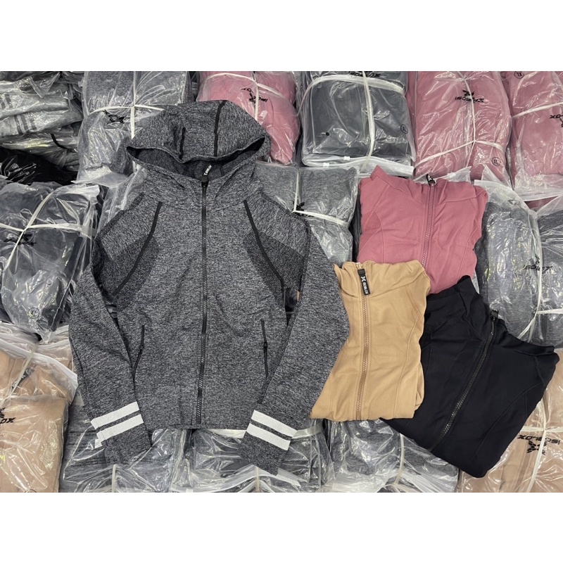 Khoác croptop quảng châu có túi và nón mẫu mới nhất