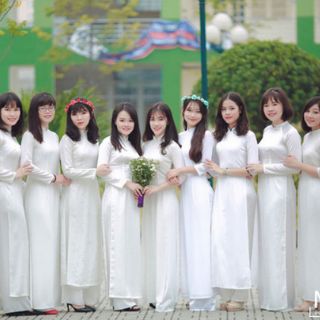 Bộ áo dài trắng ngà