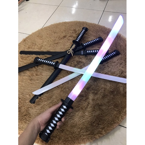 Kiếm phát sáng - Đồ chơi kiếm katana nhựa có đèn và âm thanh quà tặng sinh nhật chưa kèm pin E1023