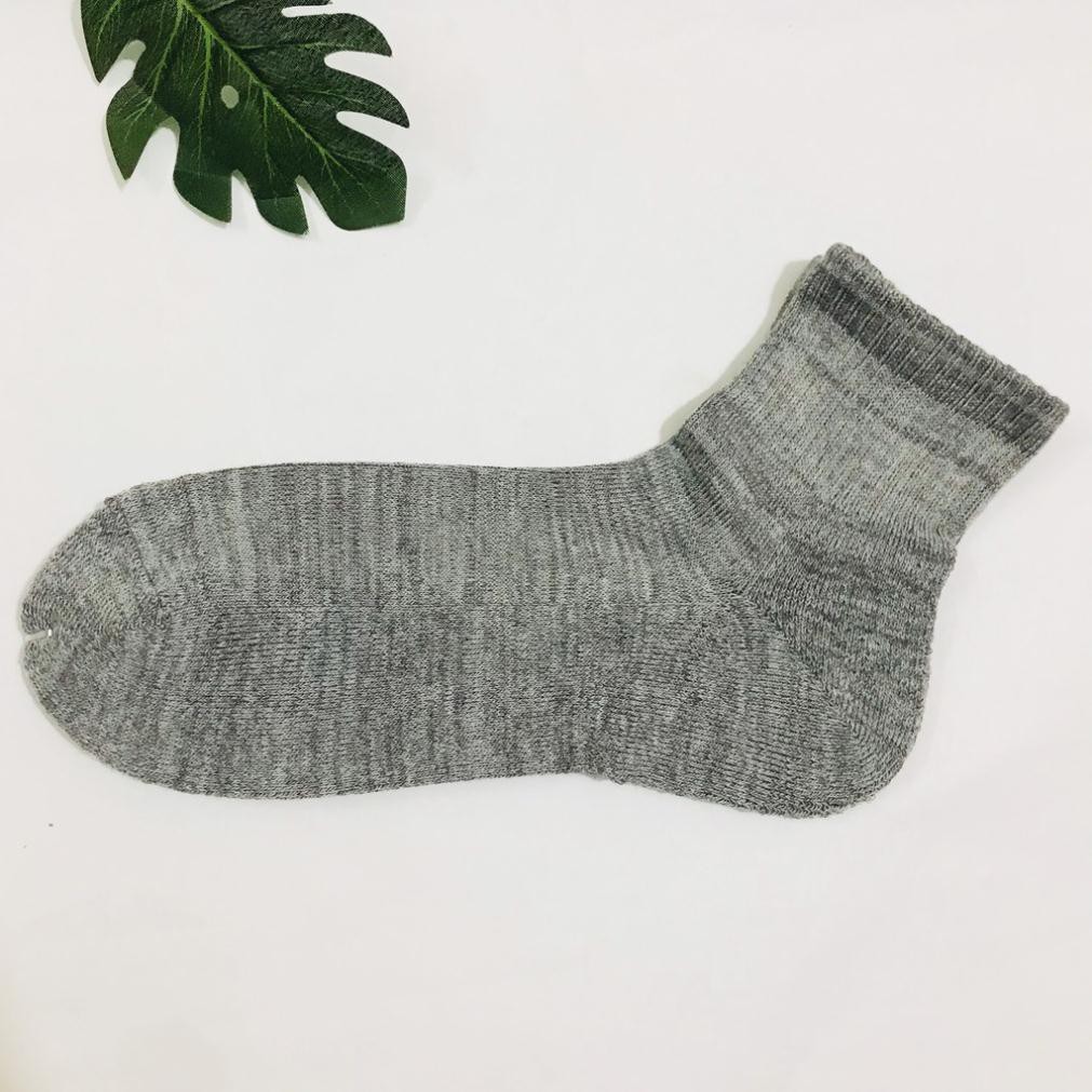 Tất/ vớ nam cổ trung có đệm chất cotton thấm hút mồ hôi, chống hôi chân. Hàng xuất Nhật