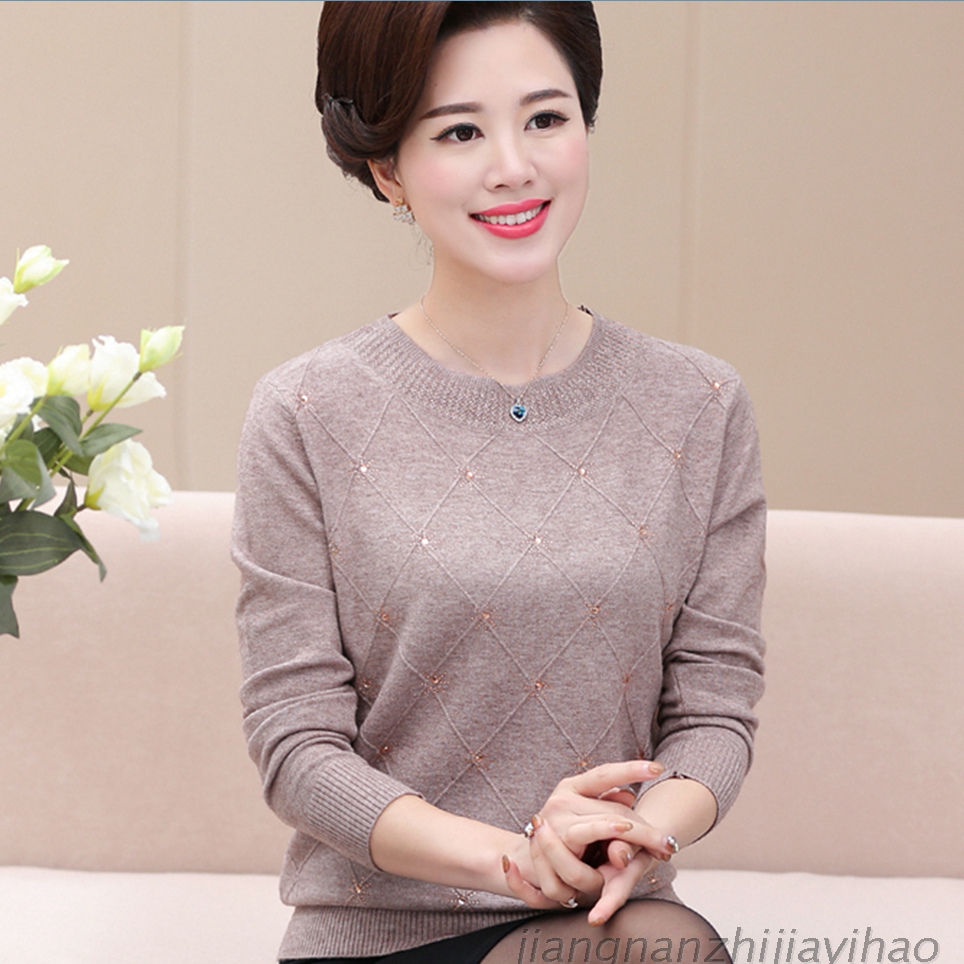 Phụ nữ trung niên và cao tuổi 2021 mới mùa xuân, mùa thu và mùa đông mặc áo len dài tay của mẹ áo thun rộng rãi cỡ trung